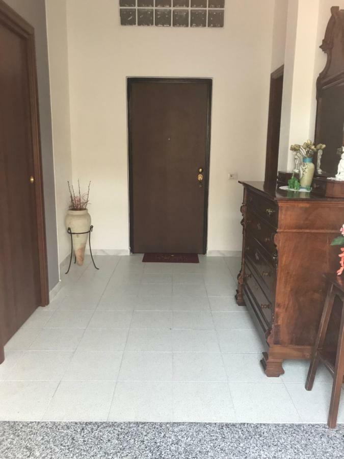 Bedroom Low Cost Di Elisa Quartucciu Luaran gambar